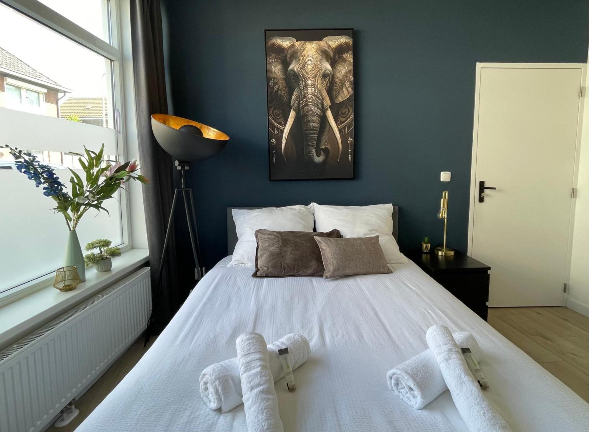 B&K Urban City Suites Tilburg Exterior photo